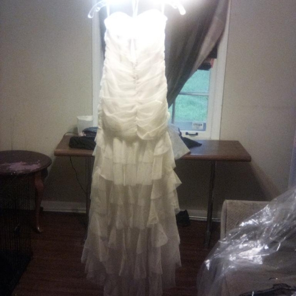 Wedding dress - Picture 3 of 7